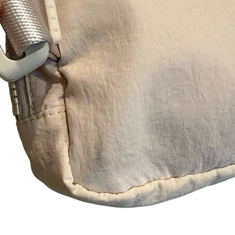 Lululemon White Opal Extended Strap Everywhere Belt Bag - Picture 7 of 14